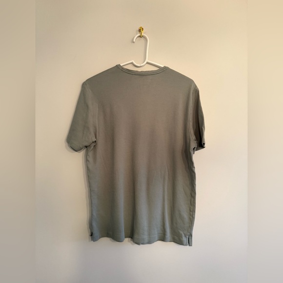 Banana Republic Green Men's Short Sleeve Tee - Picture 2 of 3
